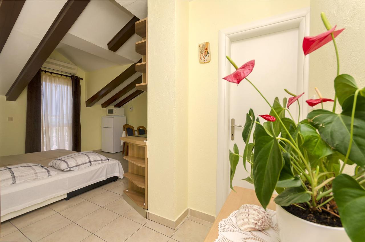 Apartments Toni Водице Экстерьер фото